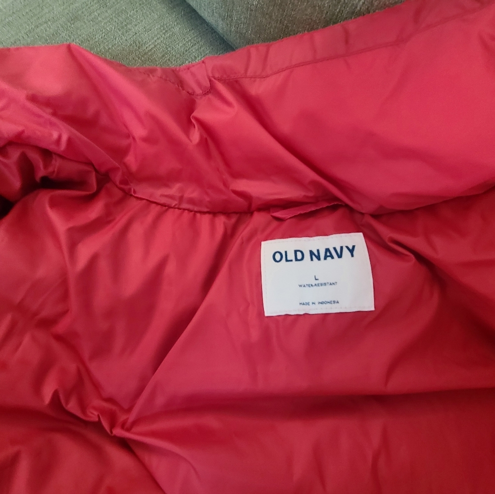 Old Navy Frost free water resistant cropped puffer jacket Large. New - Picture 2 of 3